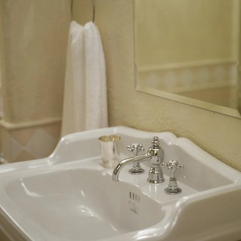 Le Suites Di Ca Teresa Montescudo Guest house